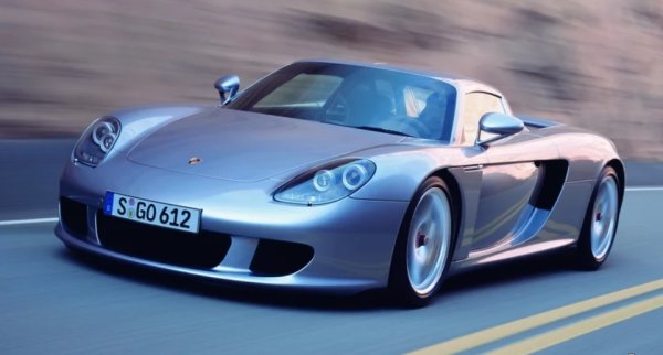 V10 в сърцето на Porsche Carrera GT почти никога не излиза от действие.  Първоначално е проектиран за използване във Формула 1, а след това уж за програмата на Льо Ман. И накрая свърши работа в шосеен автомобил.

Тази Carrera GT е представена на автомобилното изложение в Женева през 2003 г. По това време неговият двигател е настроен да произвежда 600 коня. Бройките са ограничени до 1270 бройки и благодарение на комбинацията си красота и производителност, всяка от тях е бързо продадена. При цена на магазина от 440 000 долара, днес повечето екземпляри се продават за $1 милион или повече. Наред с Ferrari Enzo и Mercedes-Benz SLR McLaren, Carrera GT се счита за един от автомобилите на "светата троица" на своята ера.